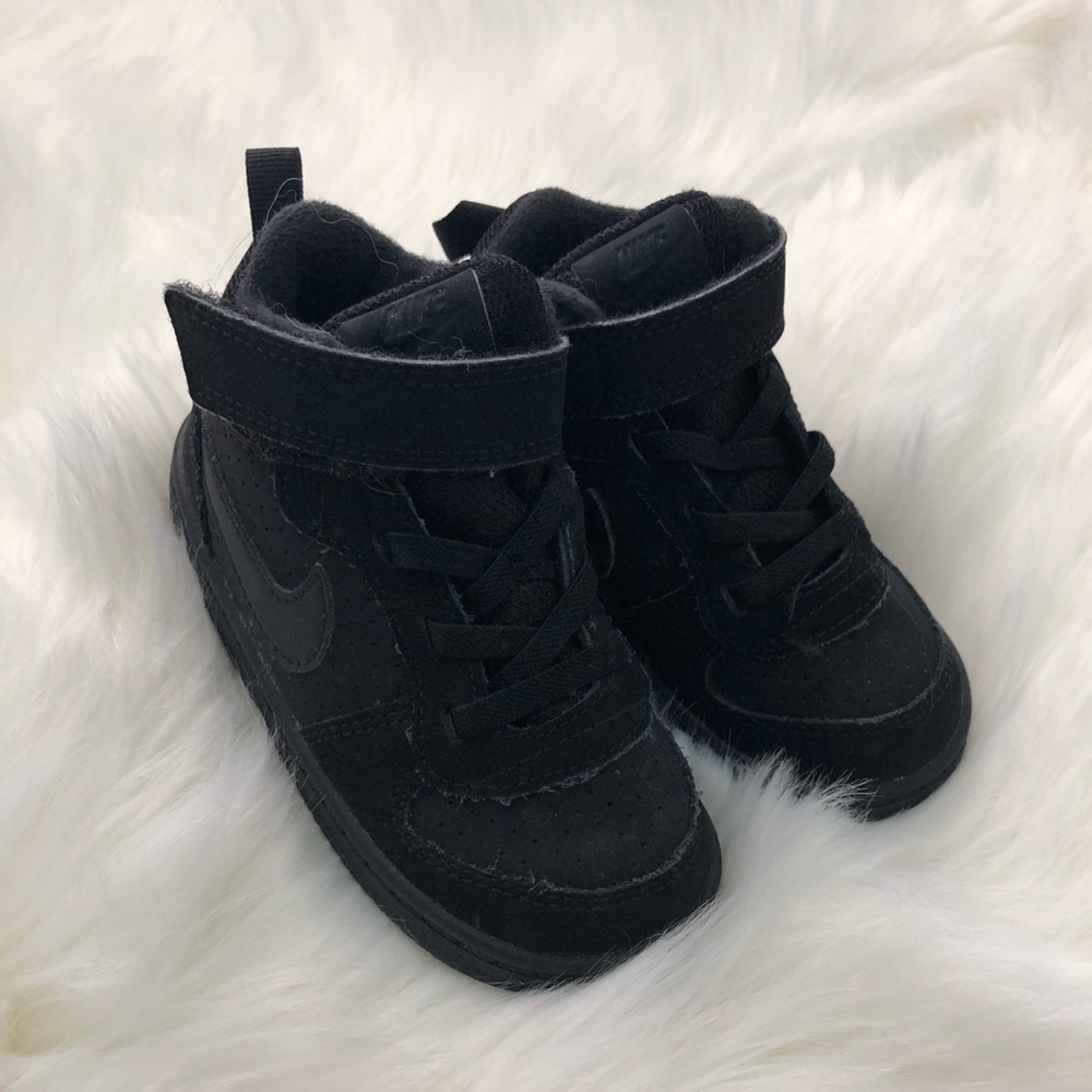 Boys Nike’s Size 7, Black